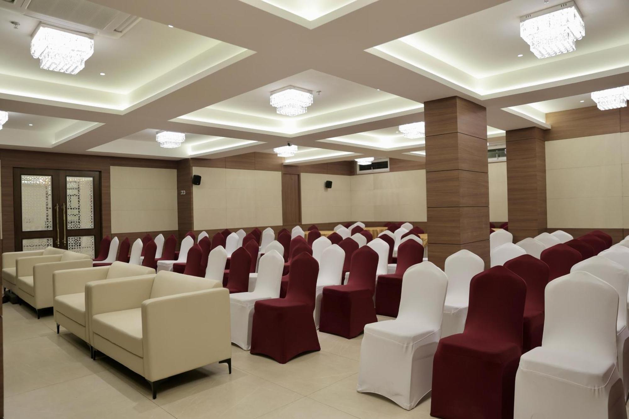 Hotel Carnival Parbhani Exterior photo